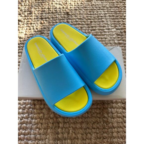 J/Slides Blue and Yellow Beach Slides - Picture 3 of 4